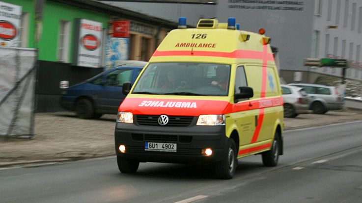 Auto srazilo na silnici na Českokrumlovsku chodce, na místě zemřel
